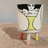 Porcelaine sur pieds, decors oxydes