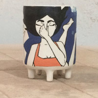 Porcelaine sur pieds, decors oxydes