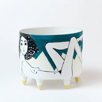 Porcelaine sur pieds, decors oxydes