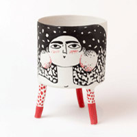 Porcelaine sur pieds, decors oxydes