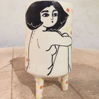 Porcelaine sur pieds, decors oxydes