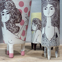 Porcelaine sur pieds, decors oxydes
