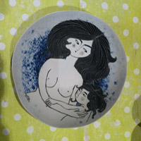 Plat en porcelaine, décors oxydes