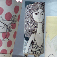 Porcelaine sur pieds, decors oxydes