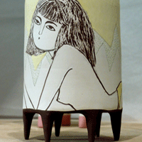 Porcelaine sur pieds, decors oxydes